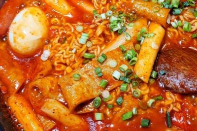 Tteokbokki Recipe: Prepare Korea's Most Loved Spicy Rice Cake Dish in Your Own Kitchen