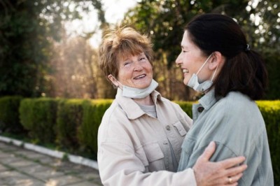 How Companionship Care in NJ Helps Seniors Stay Active and Engaged