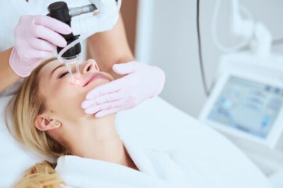 كيف يغيّر ليزر ثاني أكسيد الكربون الجزئي مظهر بشرتك؟