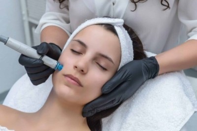 علاج هيدرا فيشل: السر الجديد لبشرة مشرقة خلال دقائق