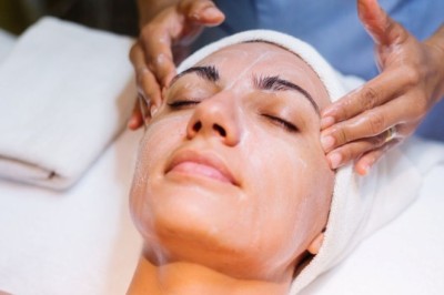 Chemical Peel in Delhi – Get Clear, Smooth & Brighter Skin at AAYNA Clinic