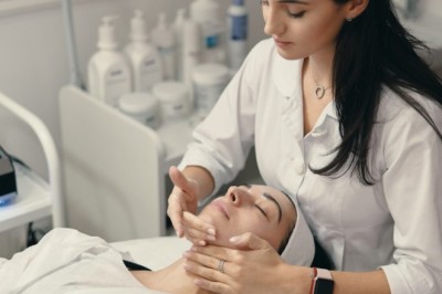 Skin Whitening Treatment in Dubai: Clinical Skin Lightening Procedures