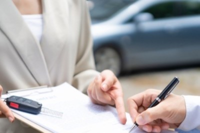 Rent a Car in Dubai Mall