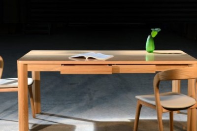 solid wood furniture: hidden between textures, sedimenting long-lasting home texture