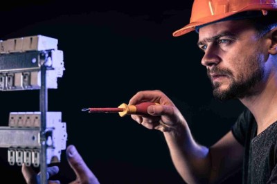 How to Find the Best Electrician Near Me Quickly and Safely