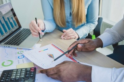 How Logistics Outsourcing Services Help Businesses Achieve Competitive Advantage